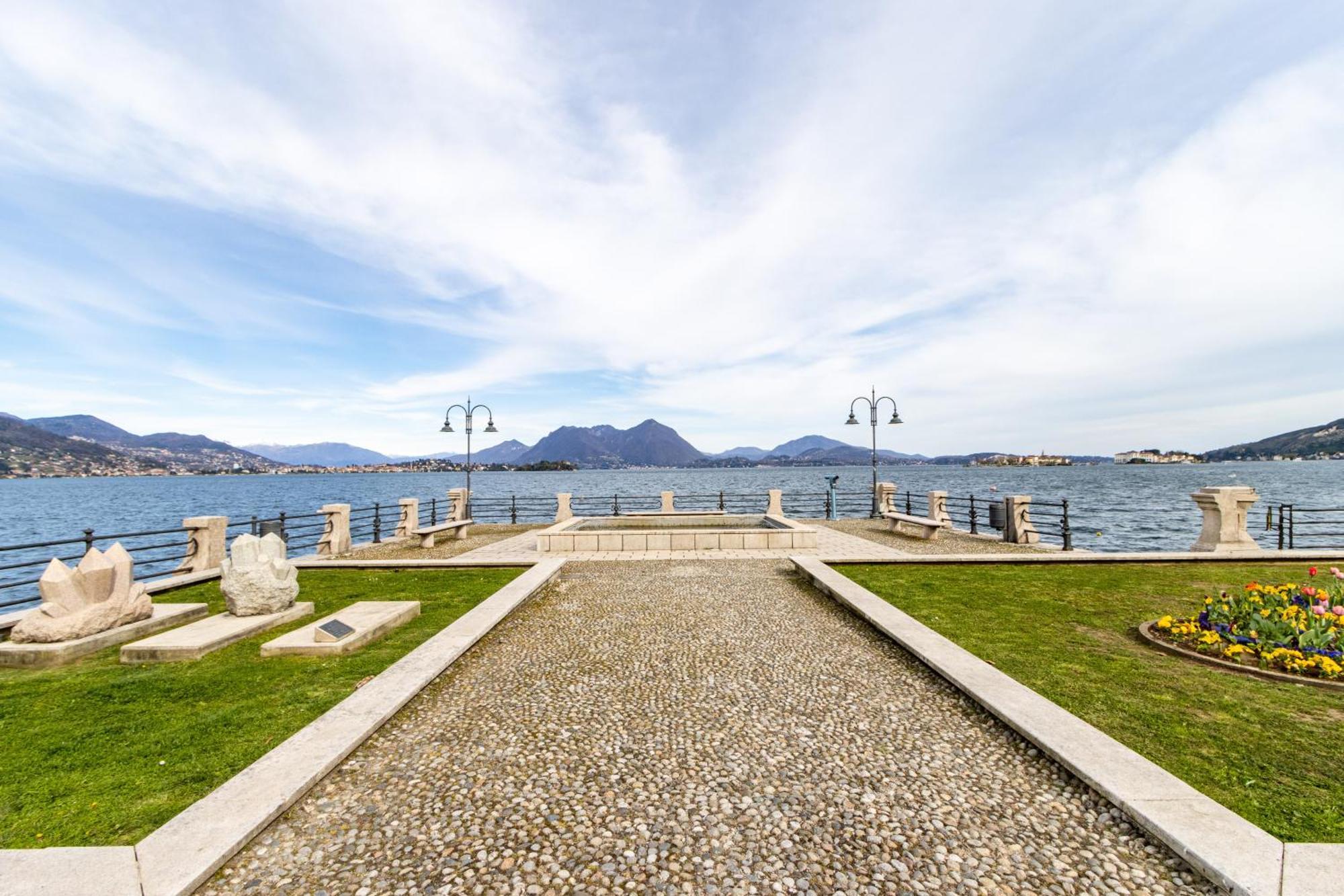 Golden Lake - Luxury Apartment ☆☆☆☆☆ - 100M From The Lake Baveno Exterior photo